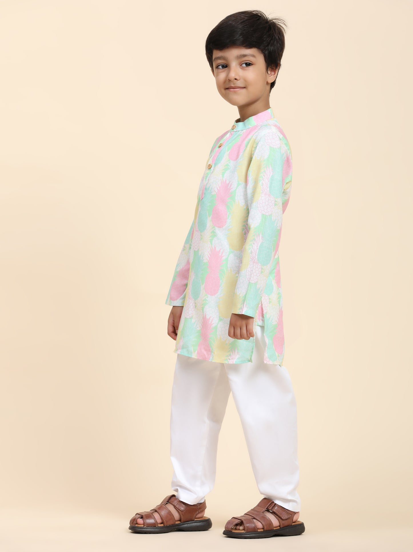 Pinapple Print Vestiario's Blend Linen Kurta Pajama Set