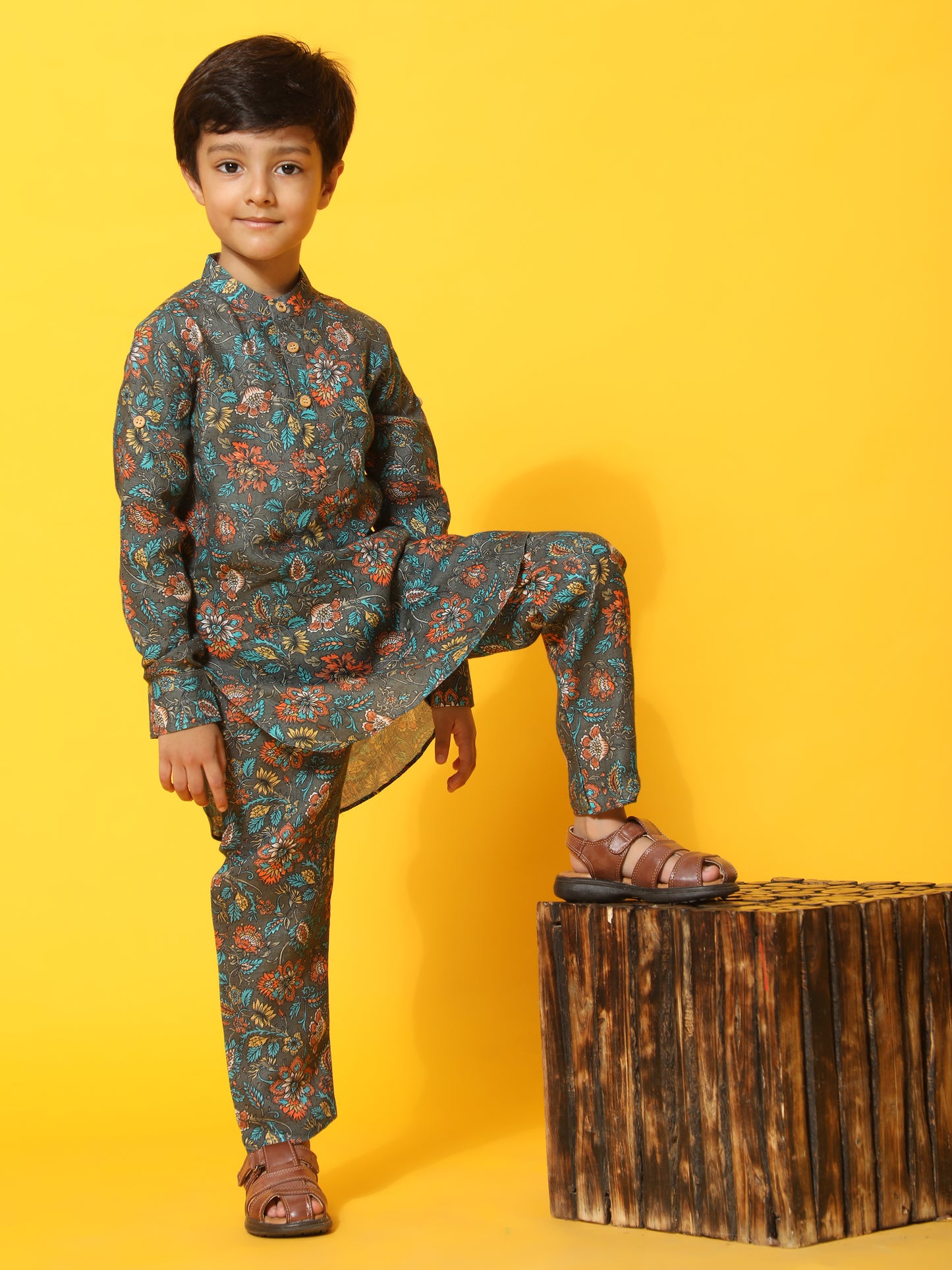 Dark flowers Print Pure Linen Kurta  and Pajama Set