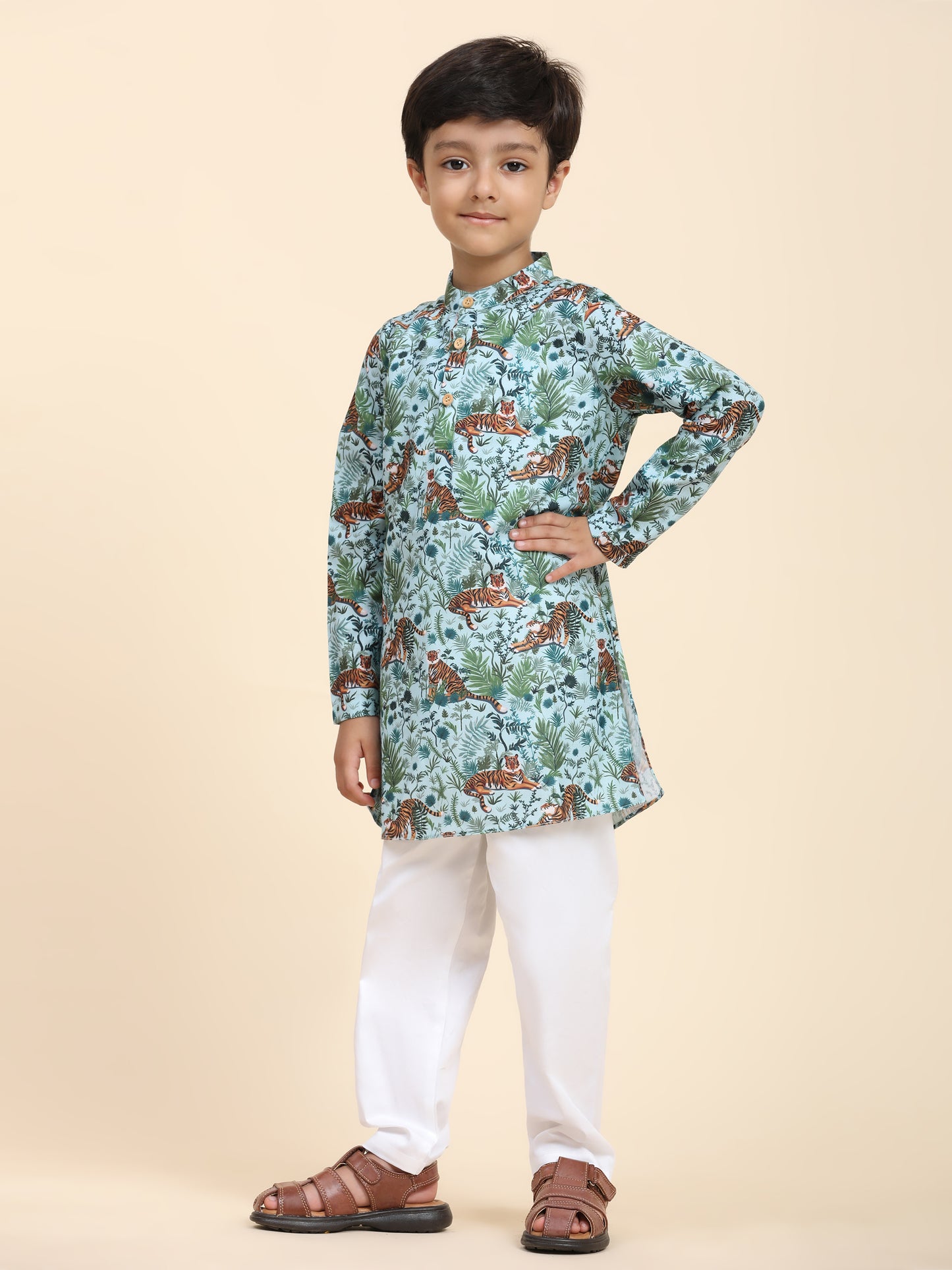 Tiger Print Vestiario's Blend Linen Kurta Pajama Set